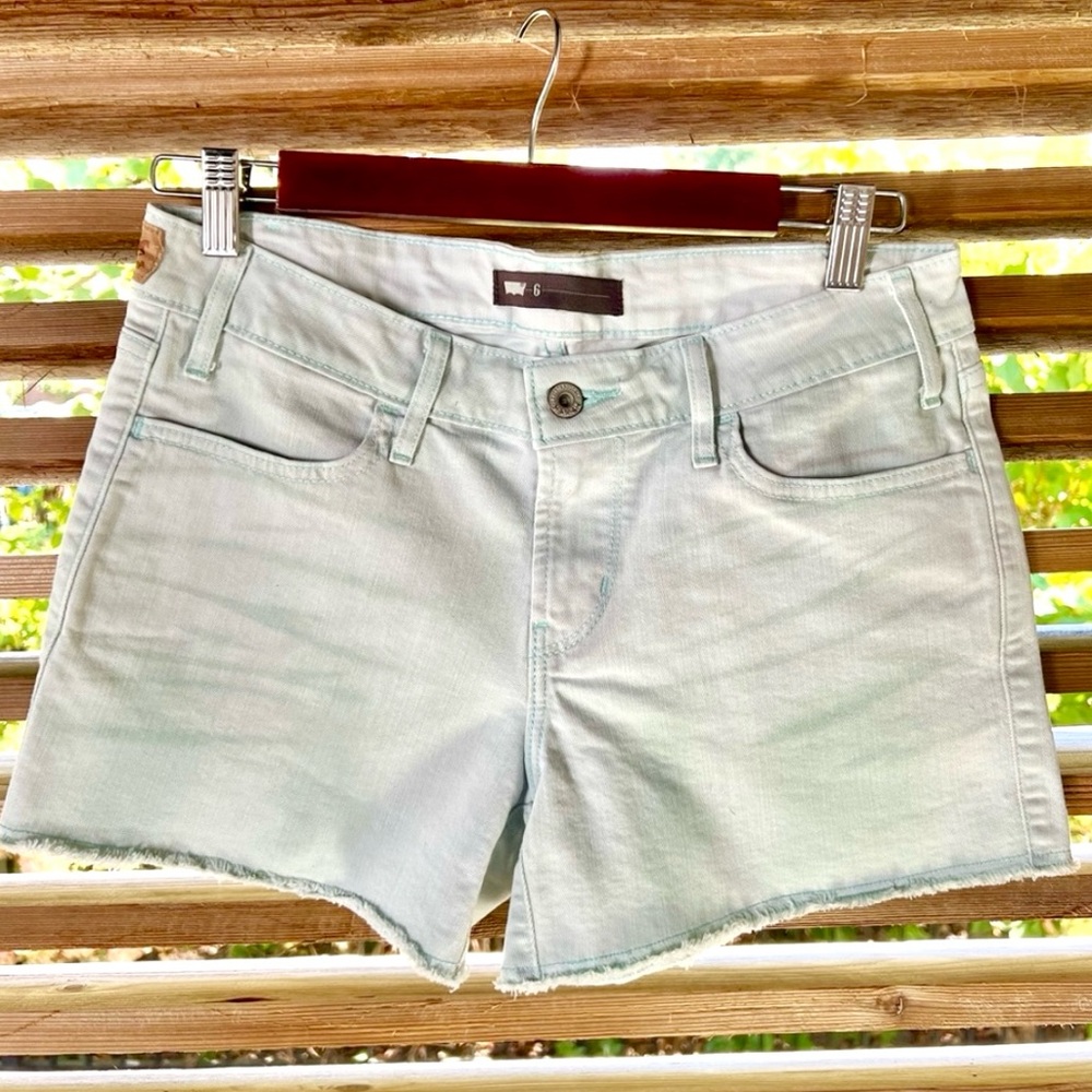 Levi’s Light Aqua Ombre Cut-Off Shorts Raw Hem Washed Denim Daisy Dukes 6